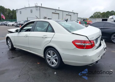 2010 Mercedes-Benz E 350 4Matic z USA, uszkodzony, nr VIN WDDHF8HB0AA088684